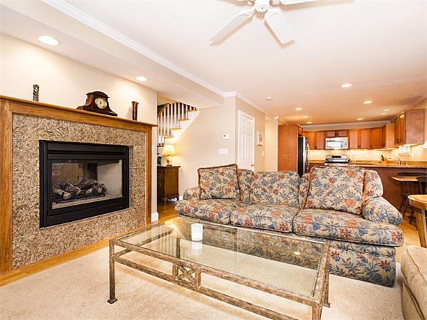 18 Carleton Road Waltham, MA 02451 - Photo 9 of 25 Gallery Image 9