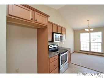 5019 Castlegate Lane Godfrey, IL 62035 - Photo 12 of 24 Gallery Image 12