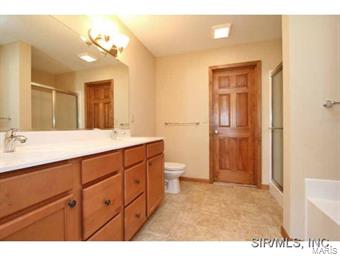 5019 Castlegate Lane Godfrey, IL 62035 - Photo 17 of 24 Gallery Image 17