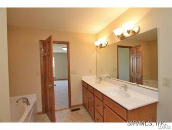 5019 Castlegate Lane Godfrey, IL 62035 - Photo 19 of 24 Gallery Image 19