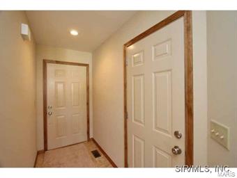 5019 Castlegate Lane Godfrey, IL 62035 - Photo 3 of 24 Gallery Image 3