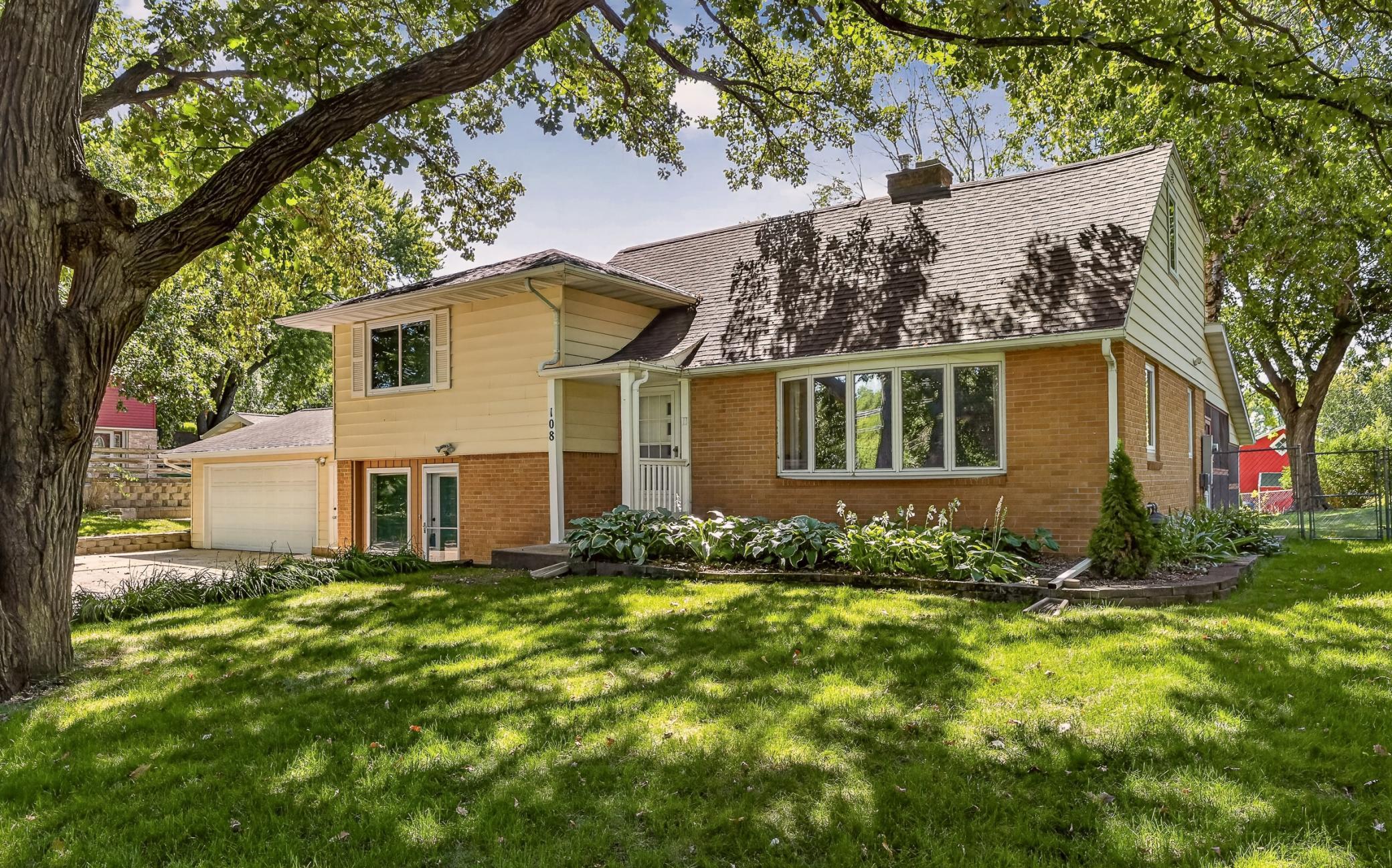 108 25th Street Southwest Rochester, MN 55902 - Photo 3 of 51 Gallery Image 3