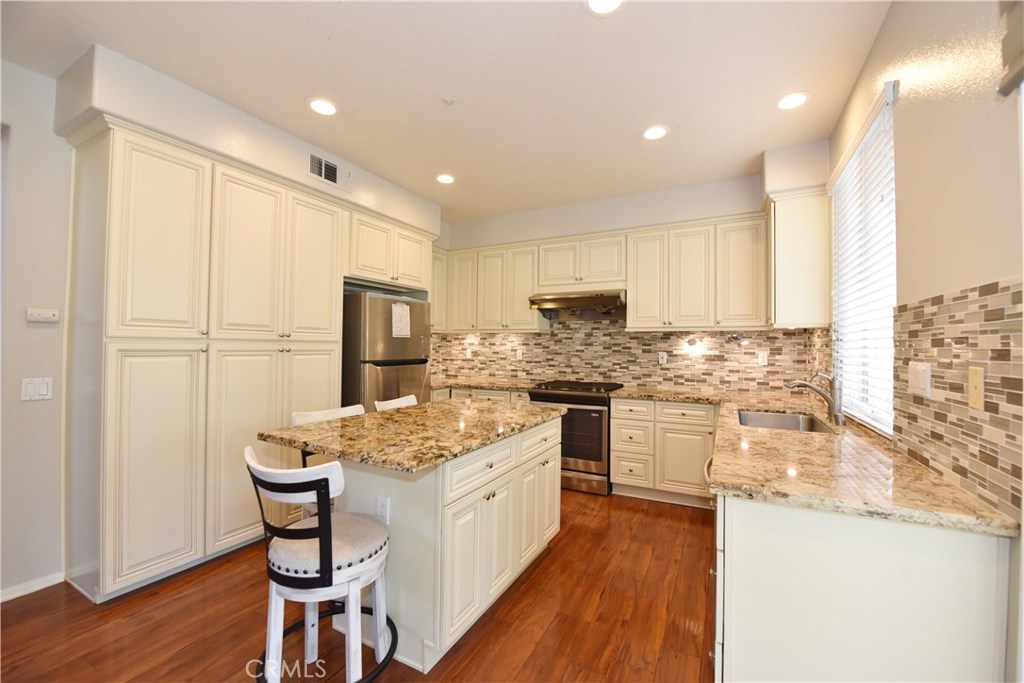 24 Silveroak Irvine, CA 92620 - Photo 17 of 64