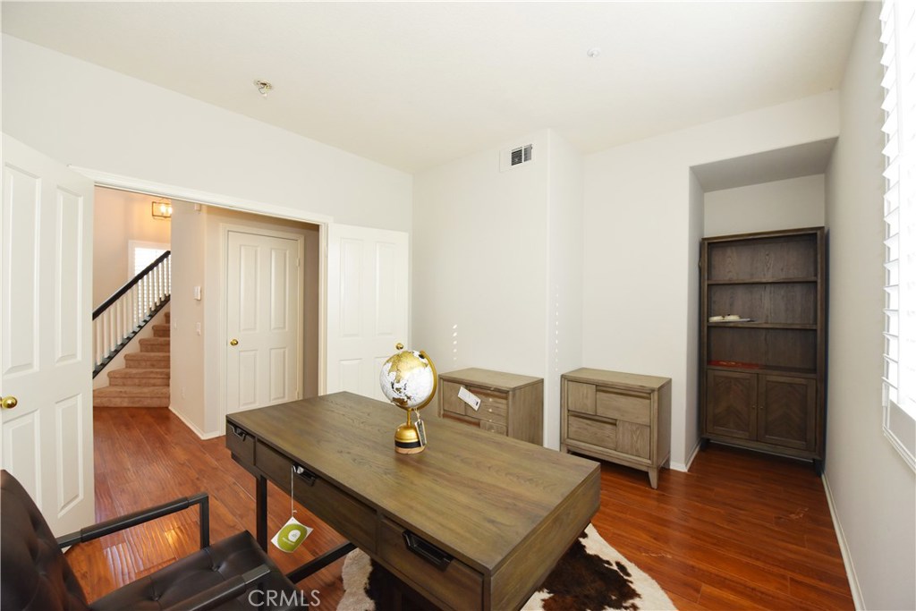 24 Silveroak Irvine, CA 92620 - Photo 4 of 64 a view of a livingroom with furniture and entryway