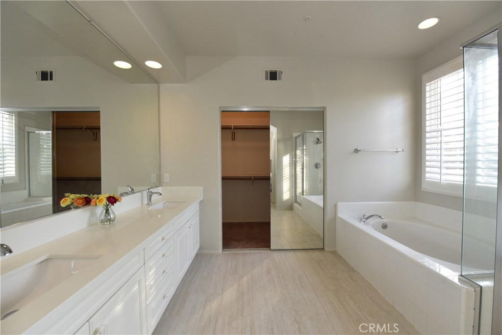 24 Silveroak Irvine, CA 92620 - Photo 44 of 64