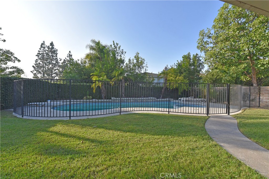 24 Silveroak Irvine, CA 92620 - Photo 64 of 64 a view of a back yard