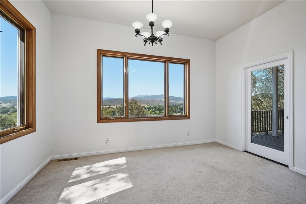 18849 Timber Point Road Hidden Valley Lake, CA 95467 - Photo 10 of 42 Dining area