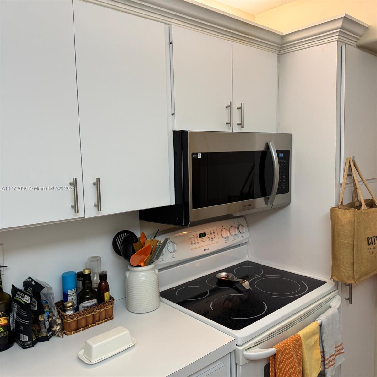 550 Ocean Drive, Unit 3C Key Biscayne, FL 33149 - Photo 5 of 10