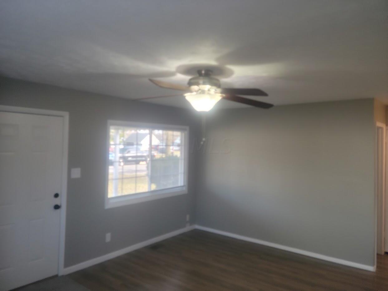 821 Exeter Road Whitehall, OH 43213 - Photo 3 of 20 Living Room