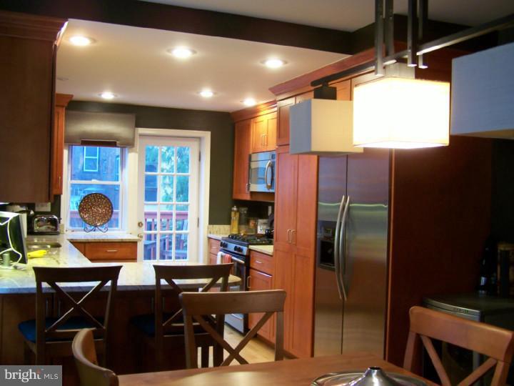 2218 Rittenhouse Square Philadelphia, PA 19103 - Photo 7 of 14