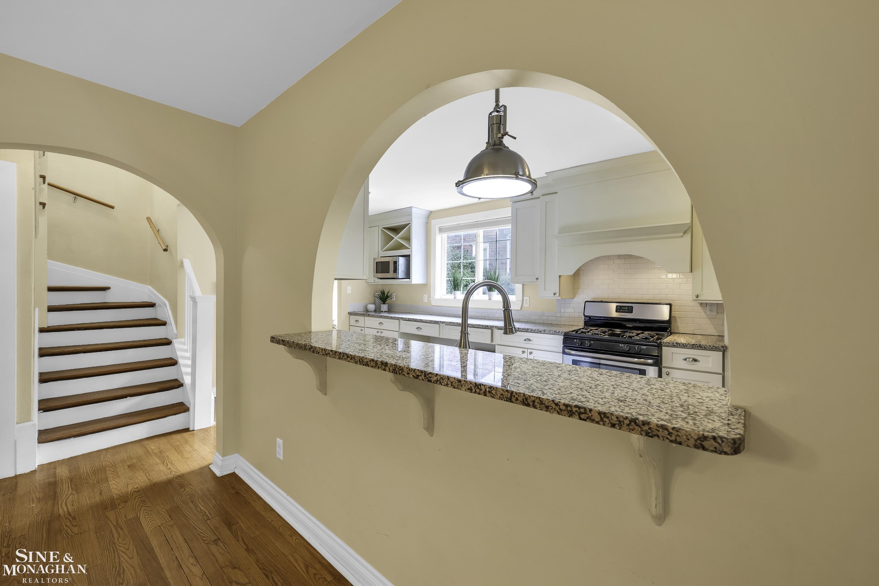 611 Fisher Road Grosse Pointe, MI 48230 - Photo 14 of 49