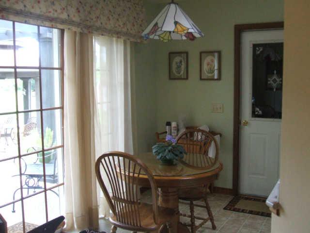 1867 Bethbirei Road Lewisburg, TN 37091 - Photo 11 of 20 NOW WALK FROM THE LIVING ROOM THROUGH THE DINING ROOM INTO THE EAT IN KITCHEN WHILE YOU ALSO ENJOY LOOKING OUT INTO THE BACK YARD