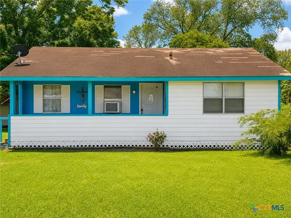$90,000 | 109 South Colorado Street, Edna, TX 77957