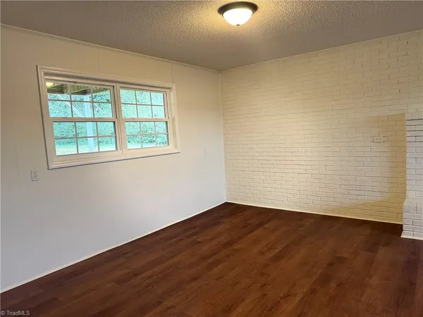 $1,800 | 4501 Thomasville Road, Winston-Salem, NC 27107