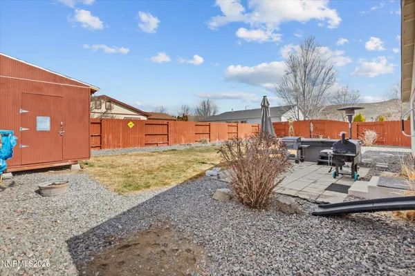 a view of backyard of the house