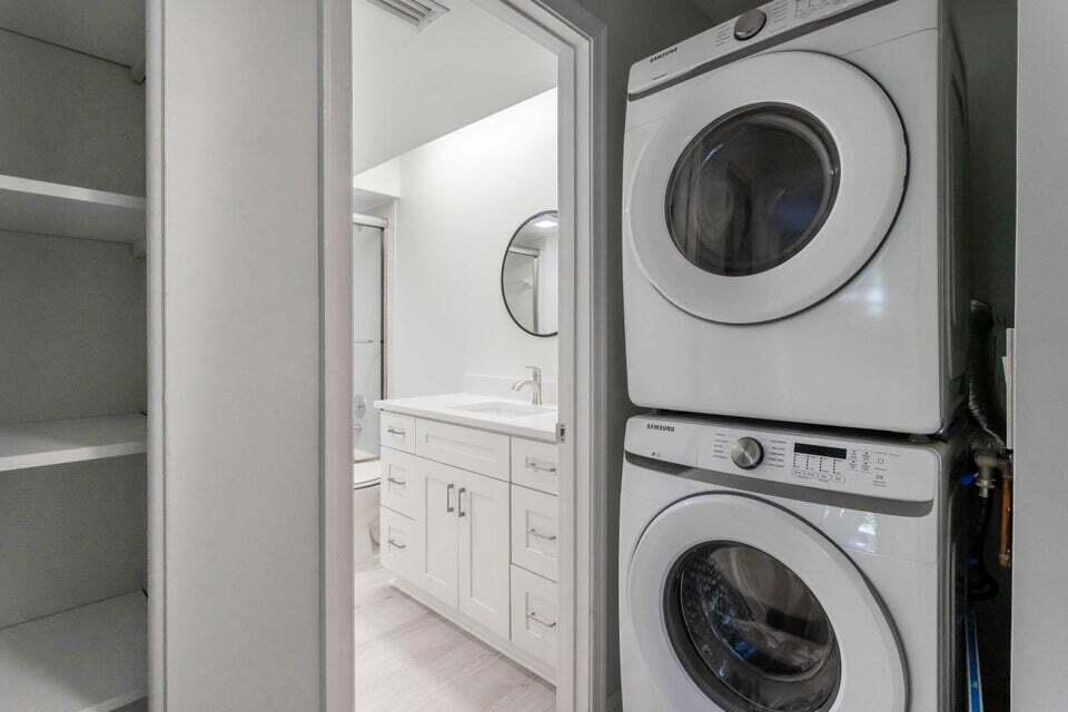 3113 Kingswood Terrace Boca Raton, FL 33431 - Photo 19 of 23 Washer/dryer
