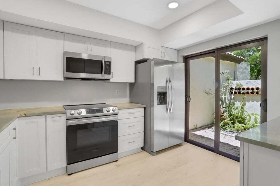 3113 Kingswood Terrace Boca Raton, FL 33431 - Photo 5 of 23 Kitchen