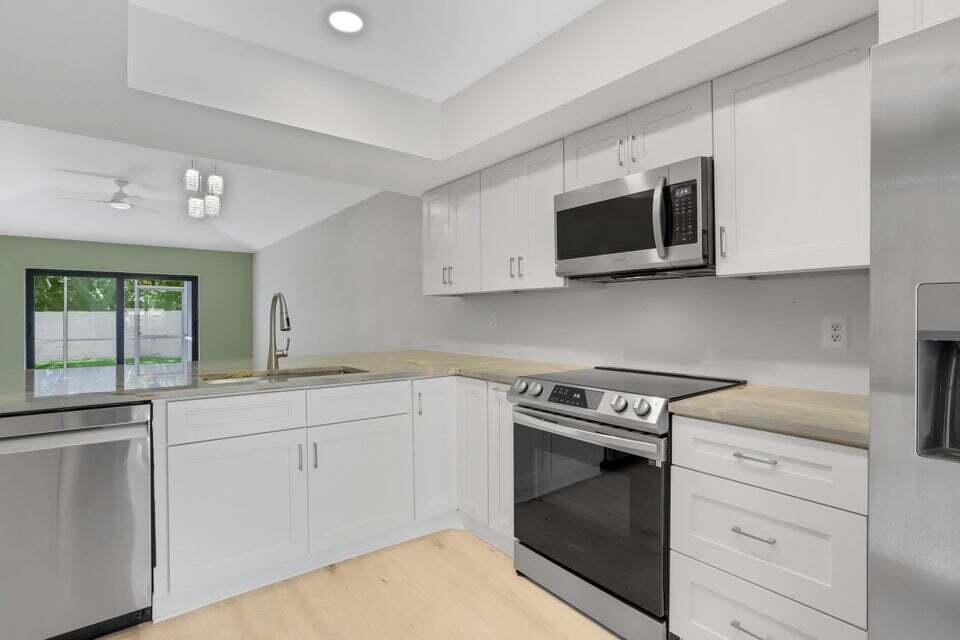 3113 Kingswood Terrace Boca Raton, FL 33431 - Photo 7 of 23 KItchen