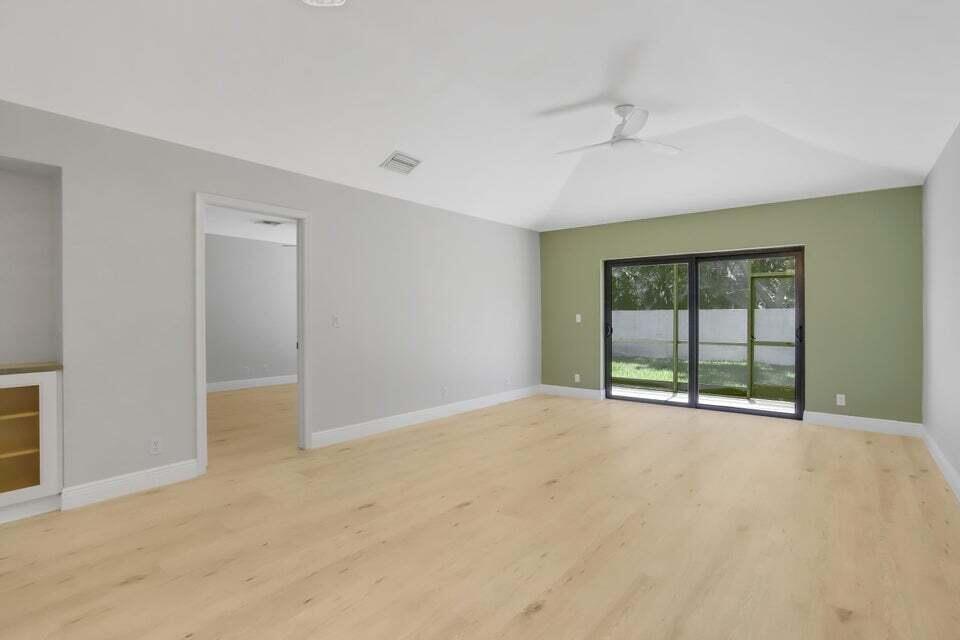 3113 Kingswood Terrace Boca Raton, FL 33431 - Photo 9 of 23 Livingroom