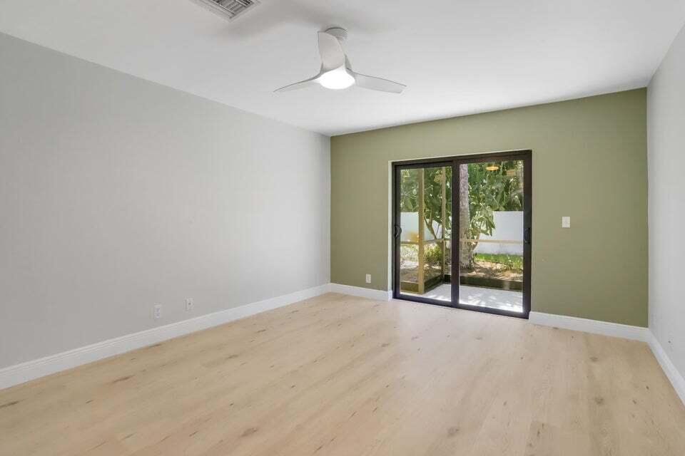 3113 Kingswood Terrace Boca Raton, FL 33431 - Photo 10 of 23 Livingroom