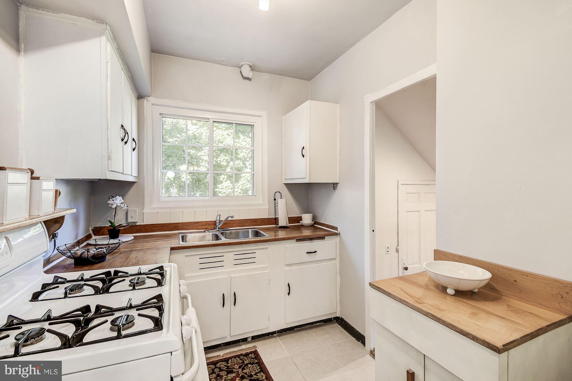 1726 Preston Road Alexandria, VA 22302 - Photo 12 of 25 Kitchen
