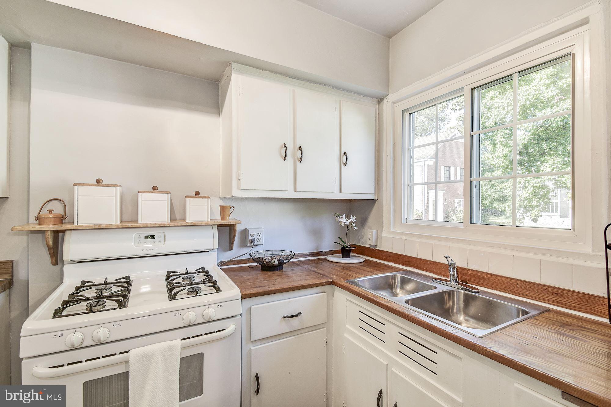 1726 Preston Road Alexandria, VA 22302 - Photo 14 of 25 Kitchen