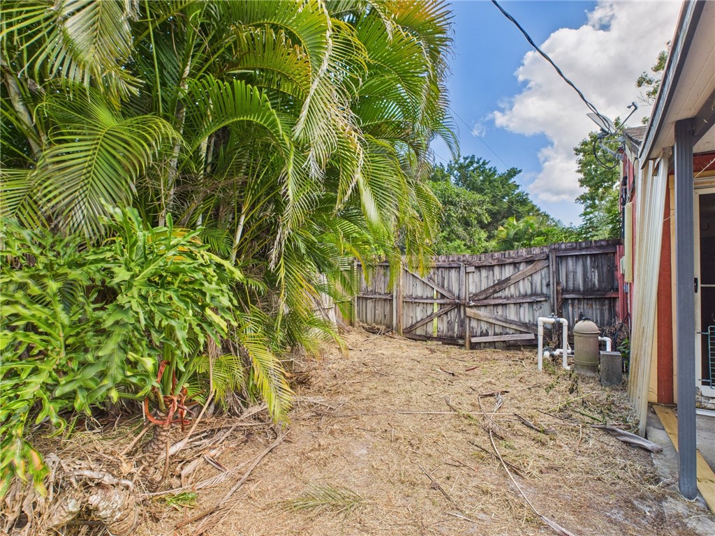 2265 14th Avenue Southwest Vero Beach, FL 32962 - Photo 20 of 20 a view of outdoor space with table and chairs