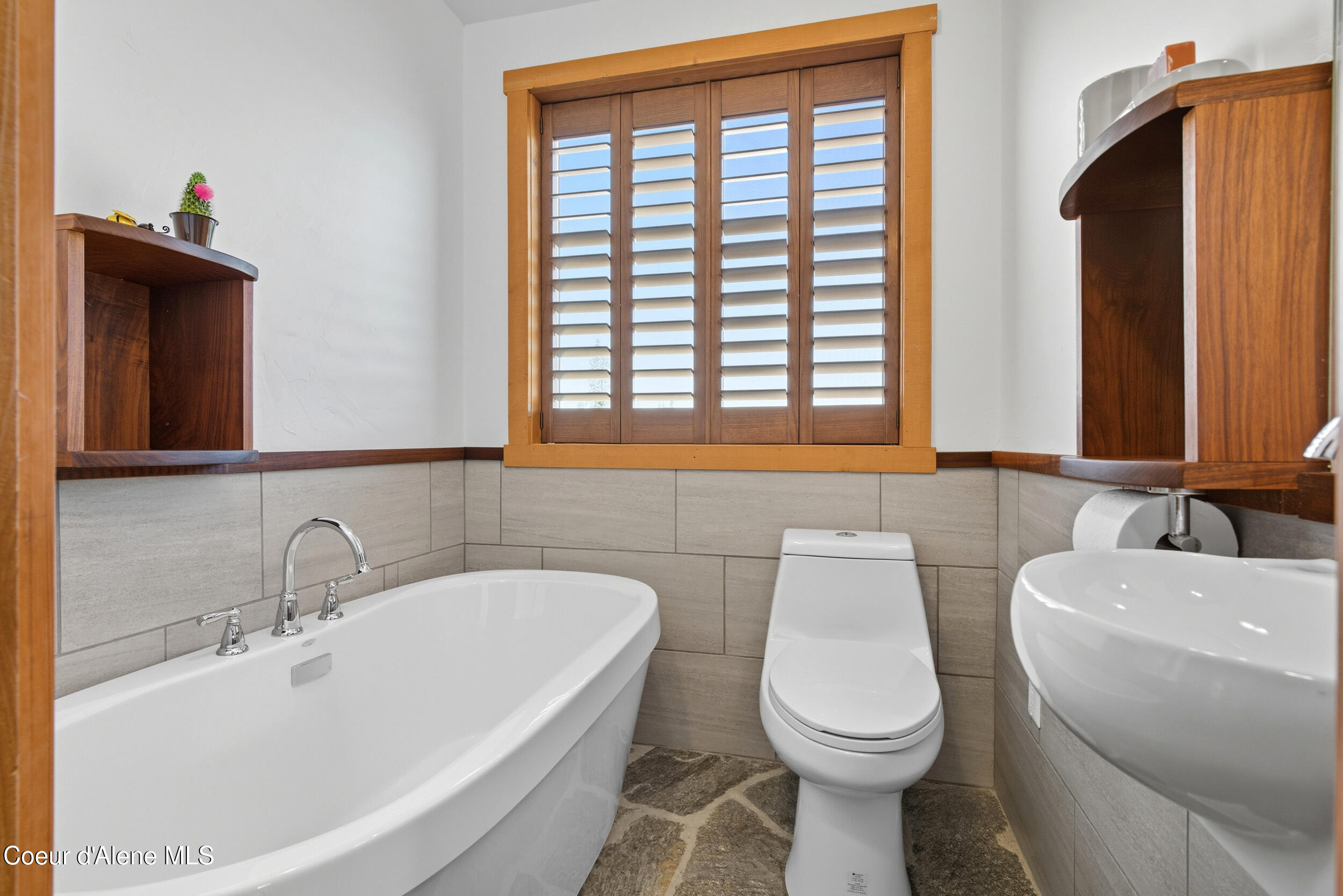 Lot 2 Country Meadows Sandpoint, ID 83864 - Photo 44 of 67 guest bath