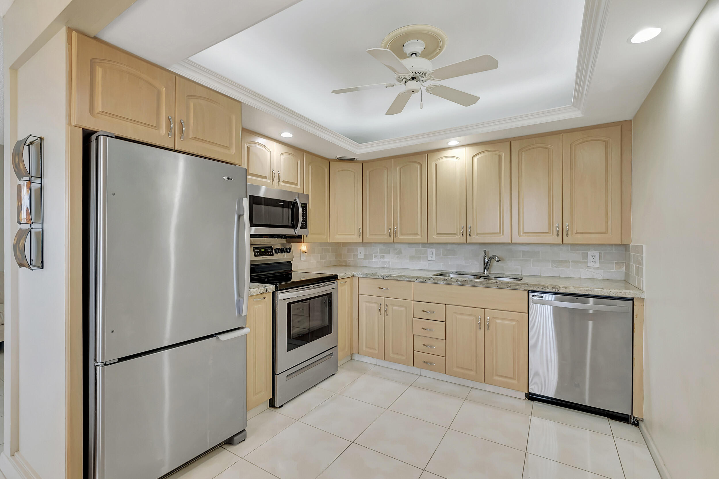 4054 Lincoln C Boca Raton, FL 33434 - Photo 11 of 67 Upgraded Renovated Kitchen