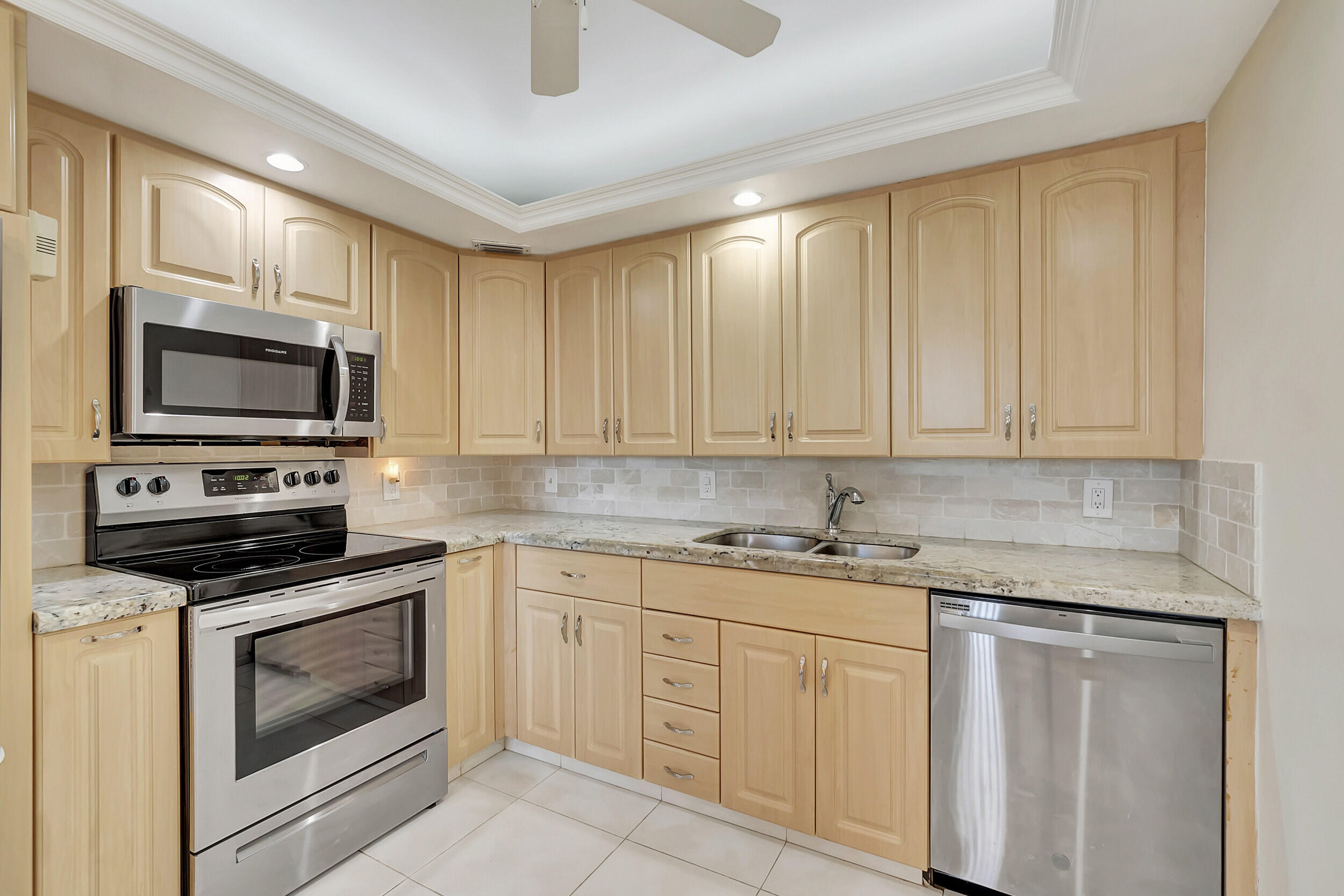 4054 Lincoln C Boca Raton, FL 33434 - Photo 14 of 67 Kitchen