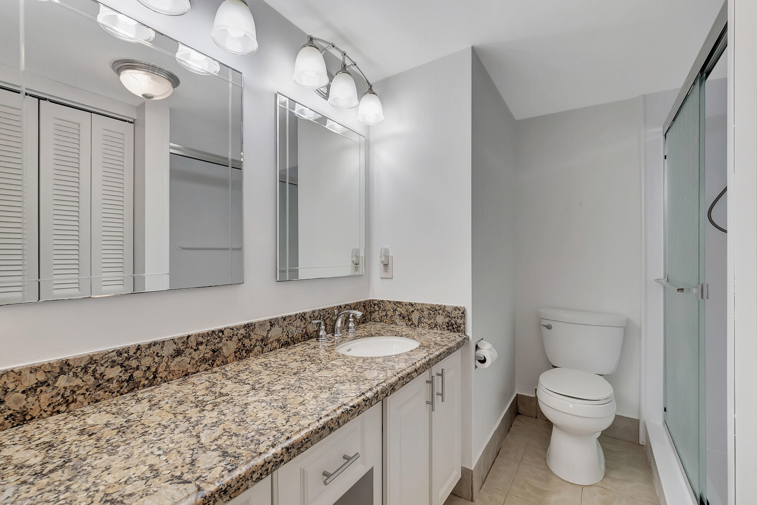 4054 Lincoln C Boca Raton, FL 33434 - Photo 20 of 67 Primary Bathroom