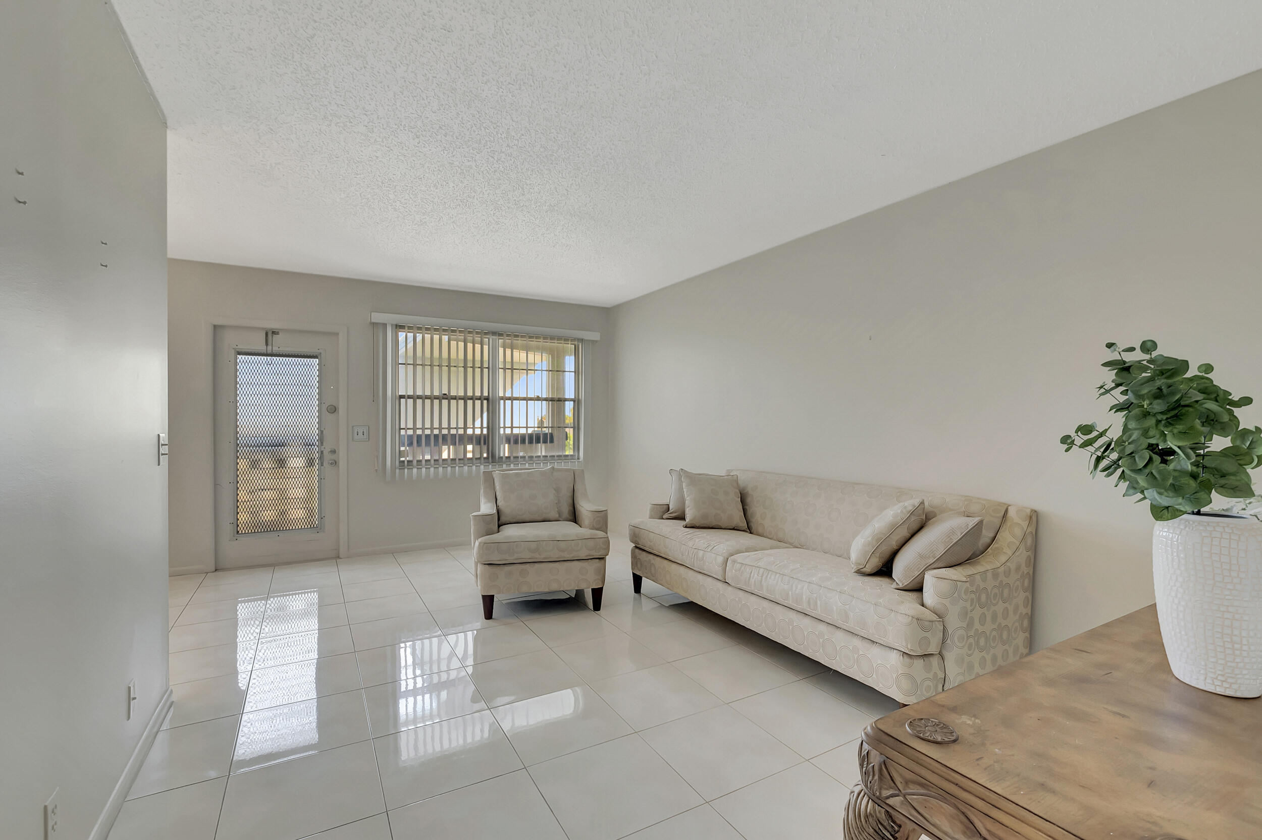 4054 Lincoln C Boca Raton, FL 33434 - Photo 5 of 67 Living Room