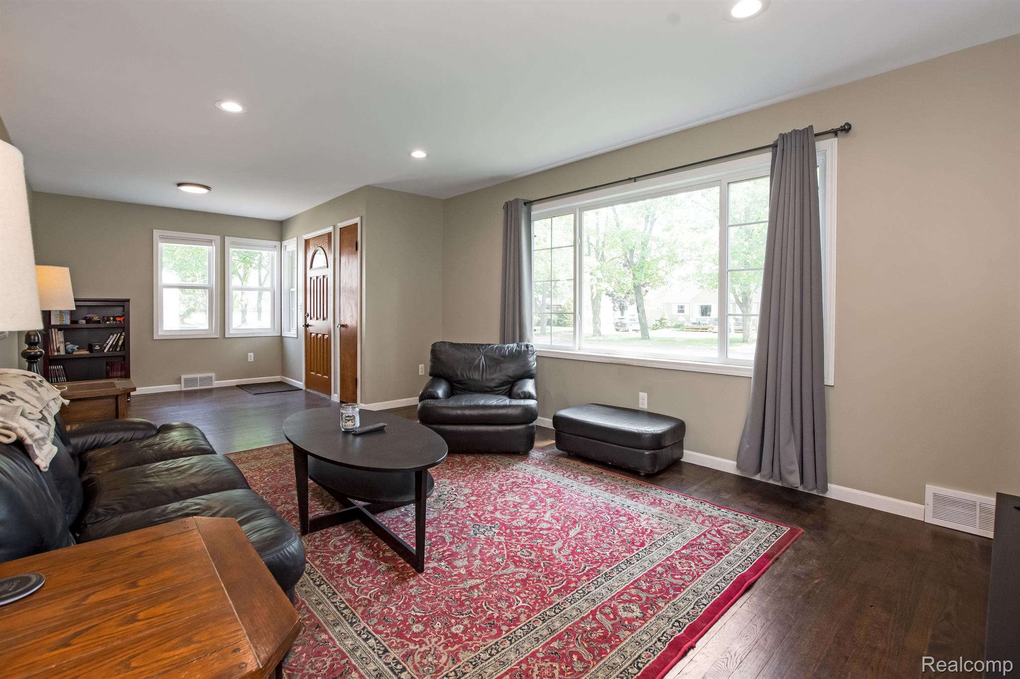 148 Croswell Street Romeo, MI 48065 - Photo 8 of 24 Gallery Image 8