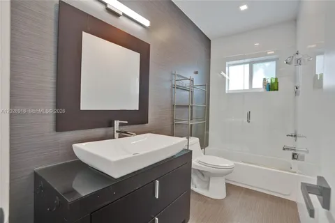 $1,295,000 | 18641 Northeast 21st Avenue, Miami, FL 33179