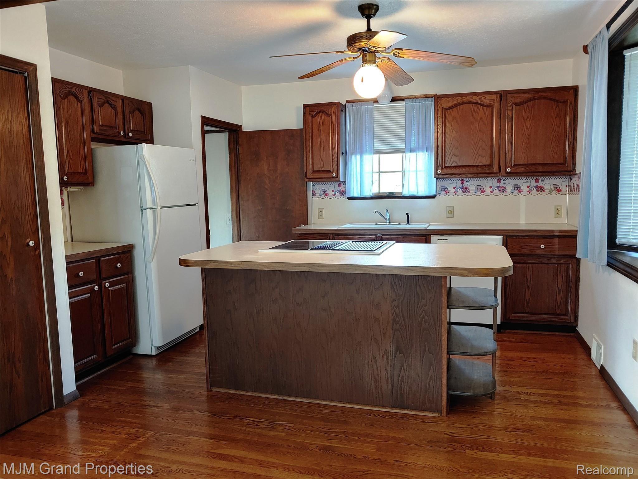 23221 Waltz Road New Boston, MI 48164 - Photo 3 of 37 Kitchen Pic 1.jpg