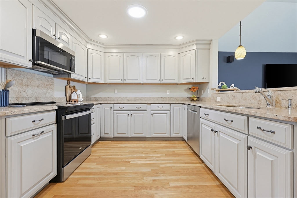 6 Haverstock Road Franklin, MA 02038 - Photo 13 of 42