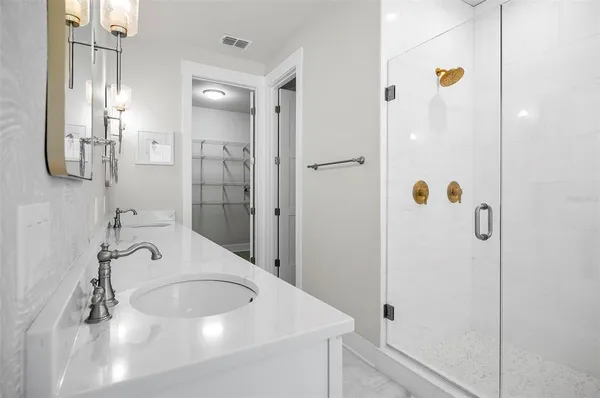 a view of utility room with washer and dryer
