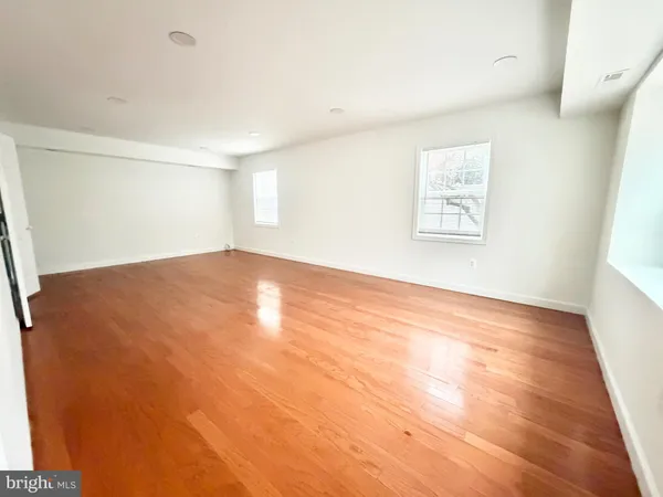 $3,900 | 4001 Middle Ridge Drive, Fairfax, VA 22033