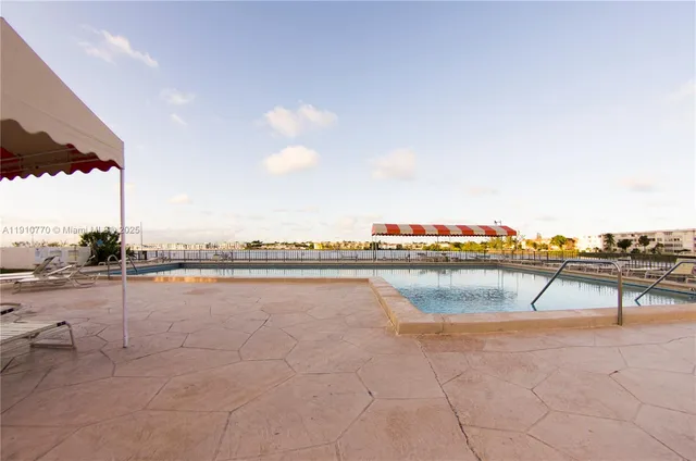 $2,100 | 1301 Northeast Miami Gardens Drive, Unit 1726W, Miami, FL 33179