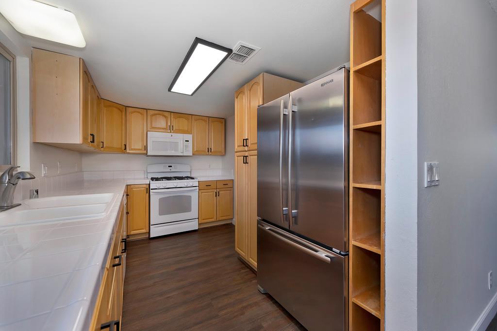 5908 Casa Alegre Carmichael, CA 95608 - Photo 12 of 38