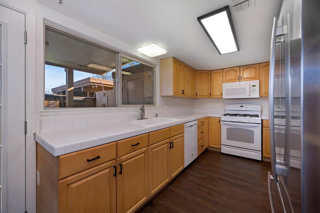 5908 Casa Alegre Carmichael, CA 95608 - Photo 13 of 38