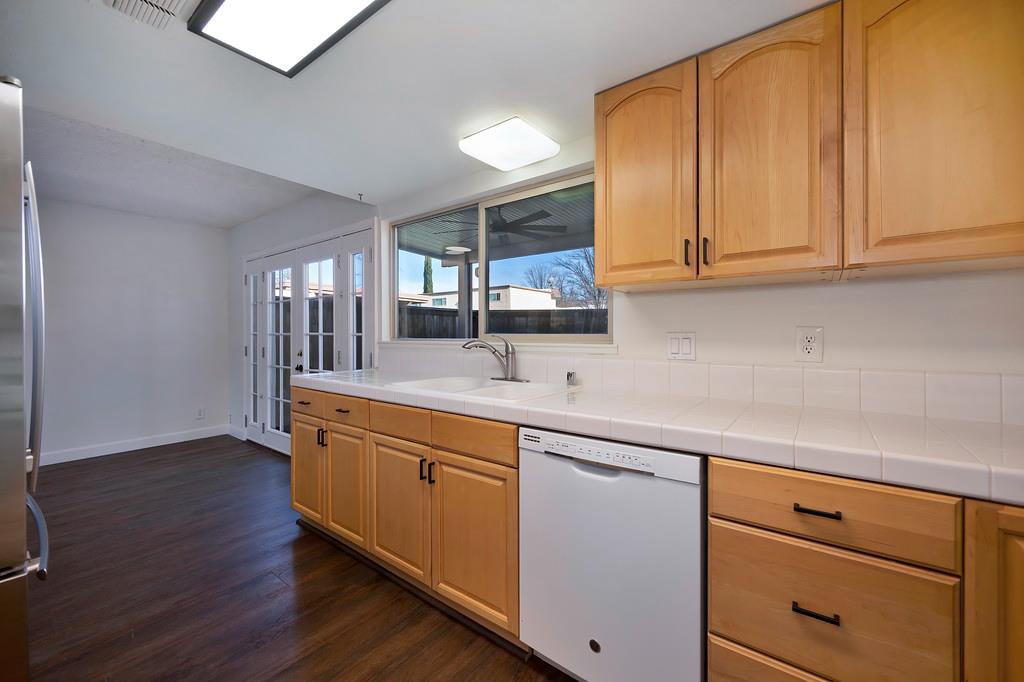 5908 Casa Alegre Carmichael, CA 95608 - Photo 10 of 38