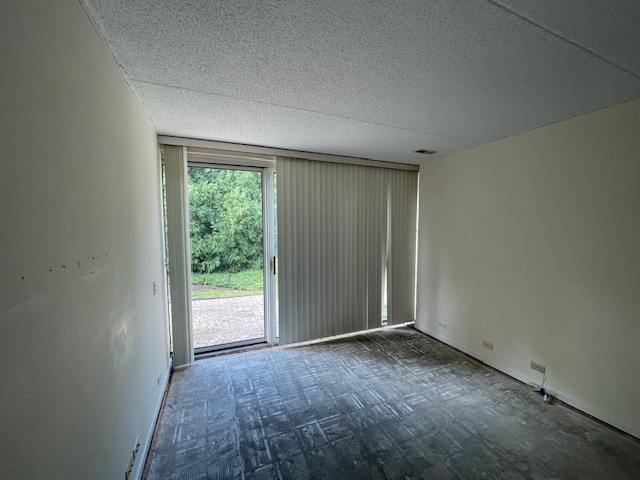 8 Avon Road Northbrook, IL 60062 - Photo 13 of 15 an empty room with windows