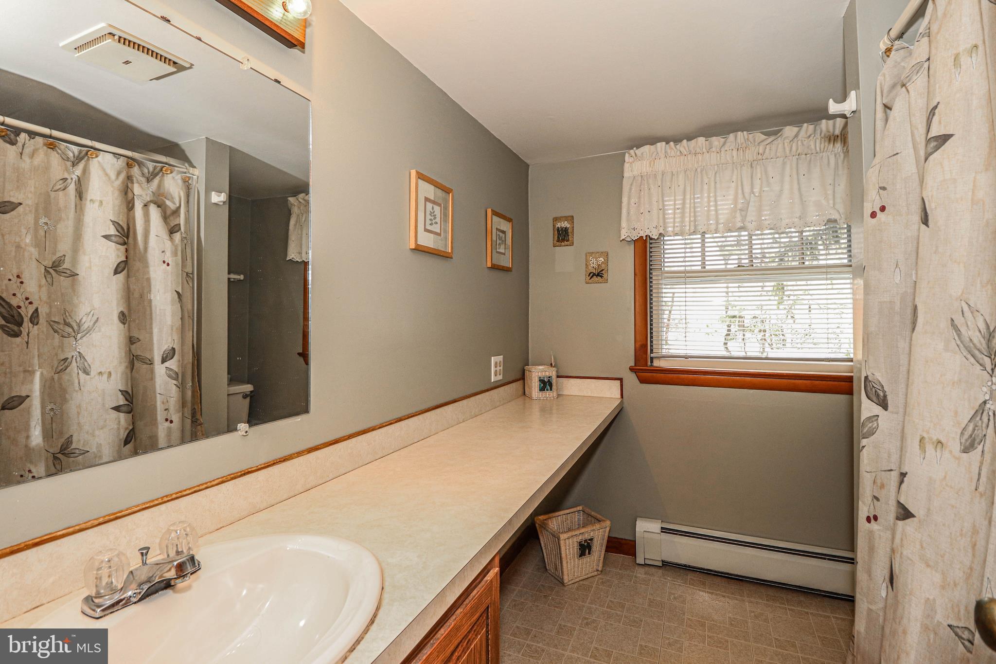 158 West Upper Ferry Road Ewing, NJ 08628 - Photo 18 of 41 Second Floor Bath Room