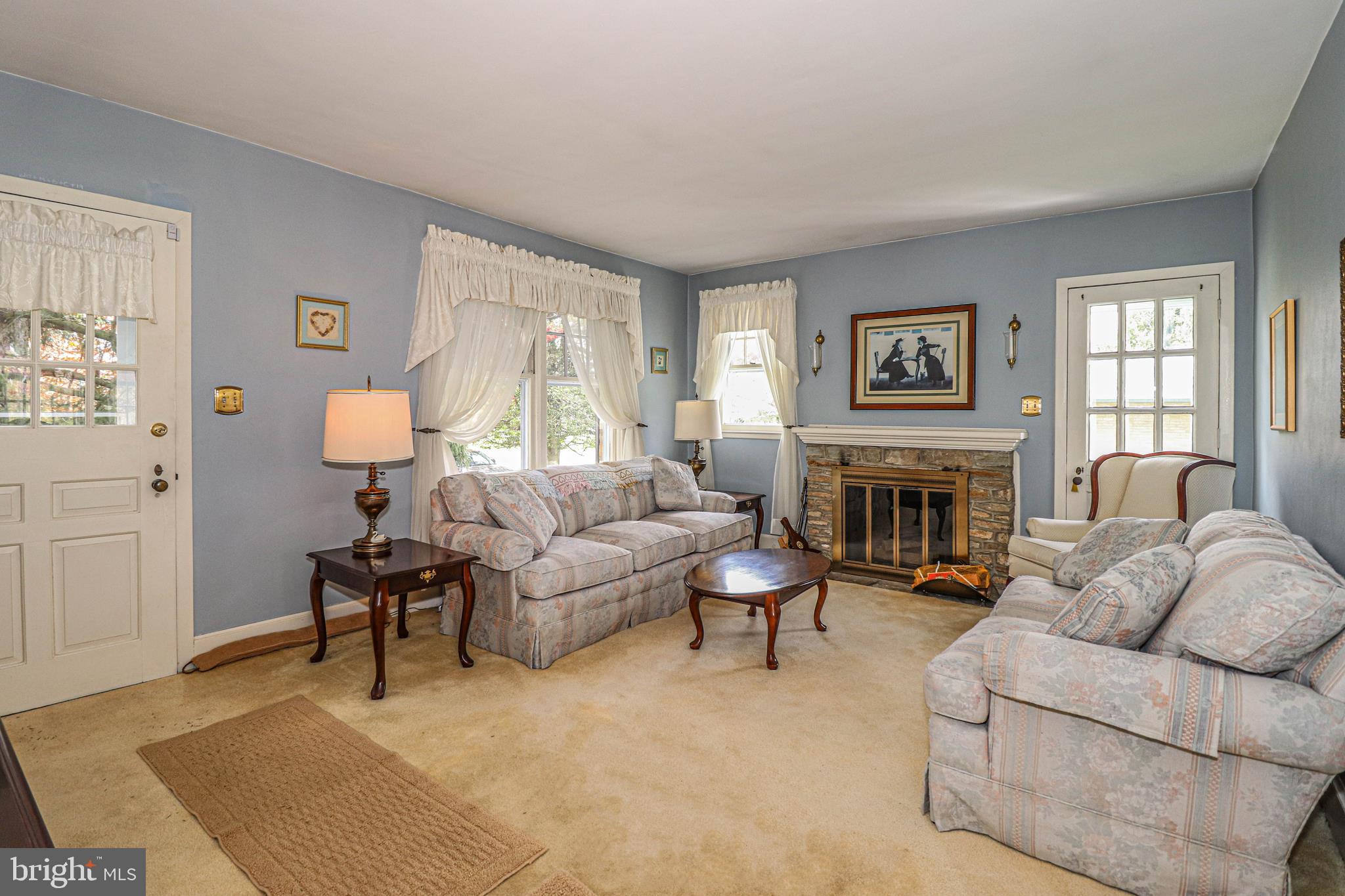 158 West Upper Ferry Road Ewing, NJ 08628 - Photo 3 of 41 Living Room