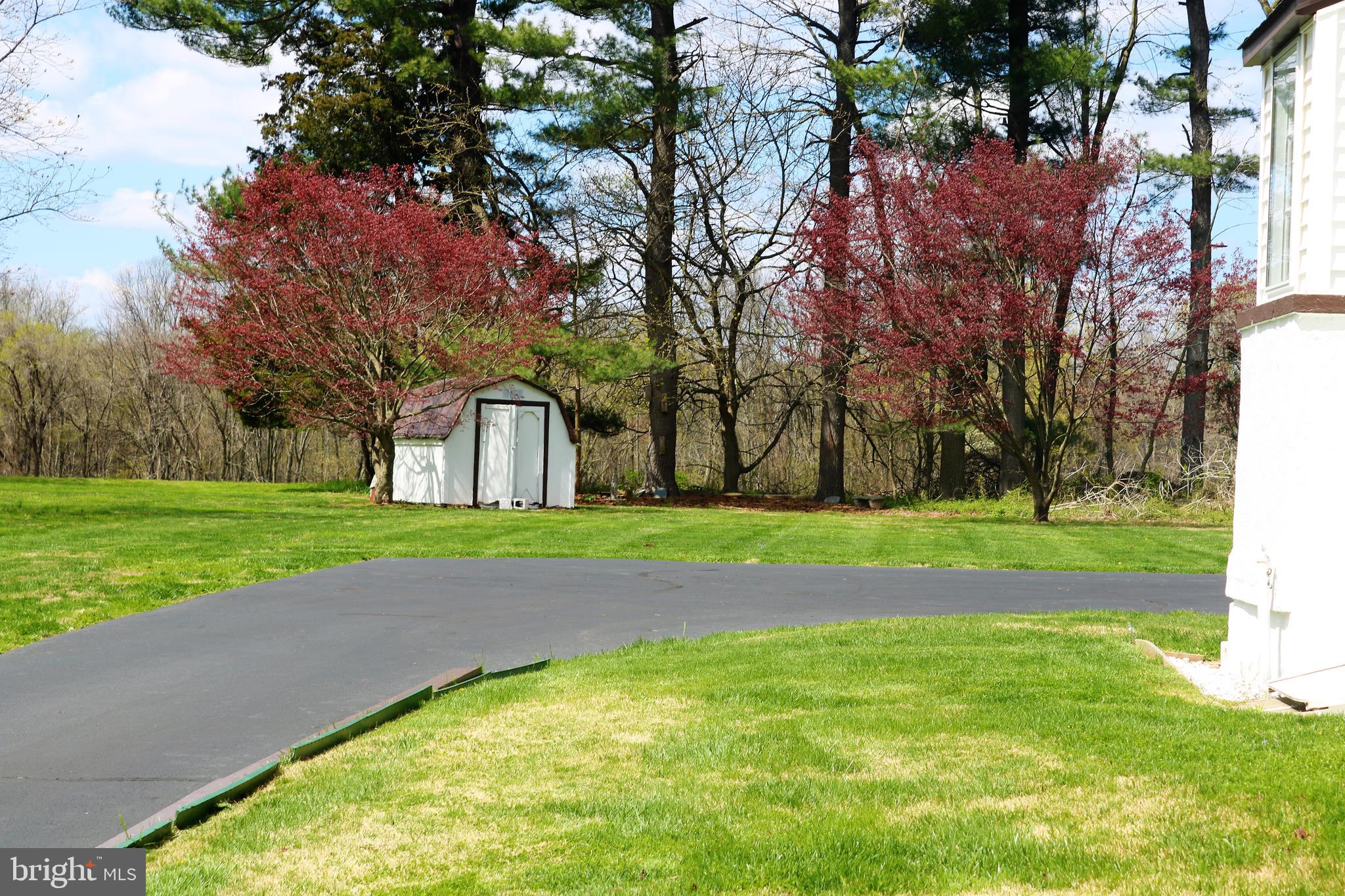 158 West Upper Ferry Road Ewing, NJ 08628 - Photo 26 of 41 Driveway