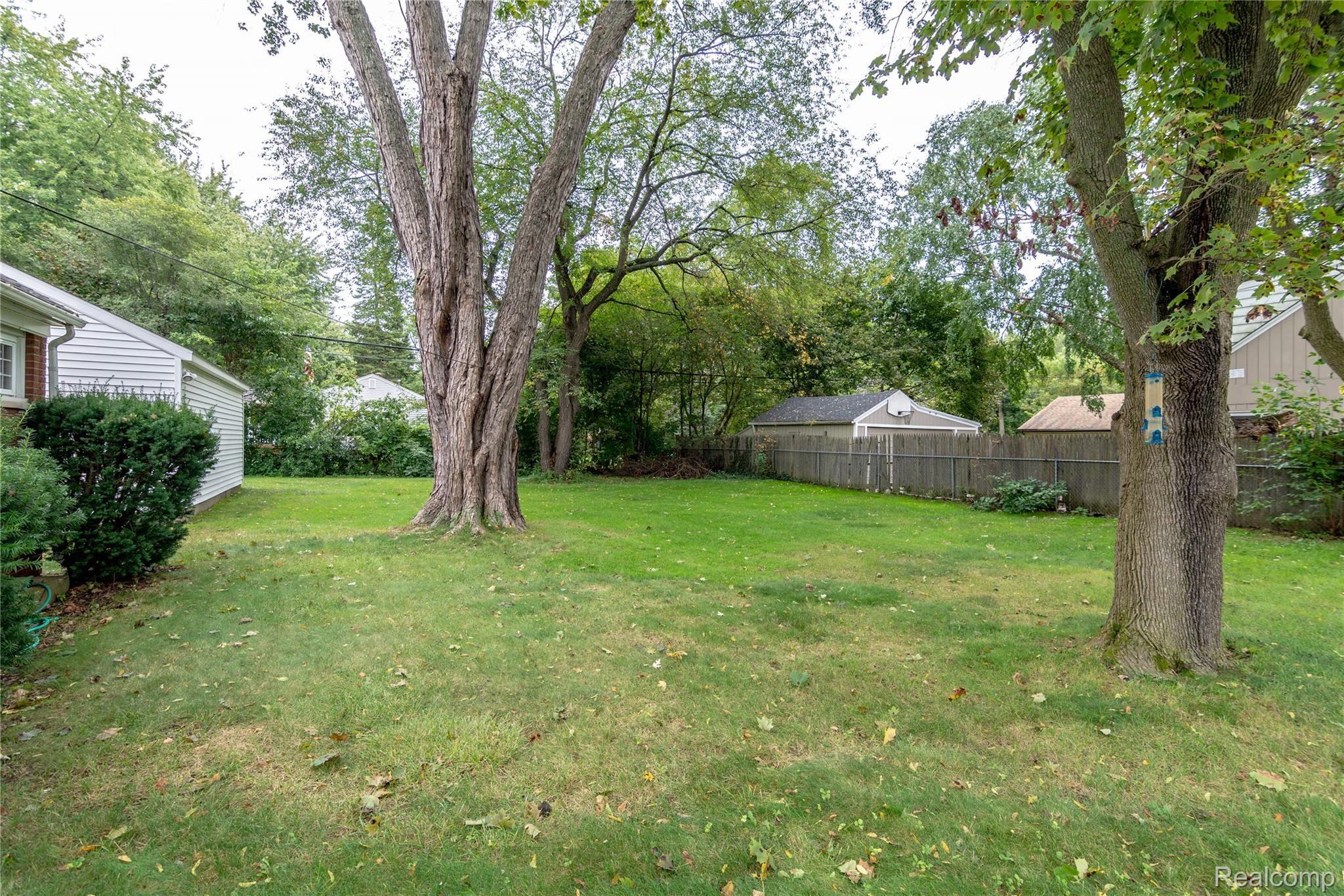 2990 Lansdowne Road Waterford, MI 48329 - Photo 5 of 22 Landsdowne-1-6.jpg