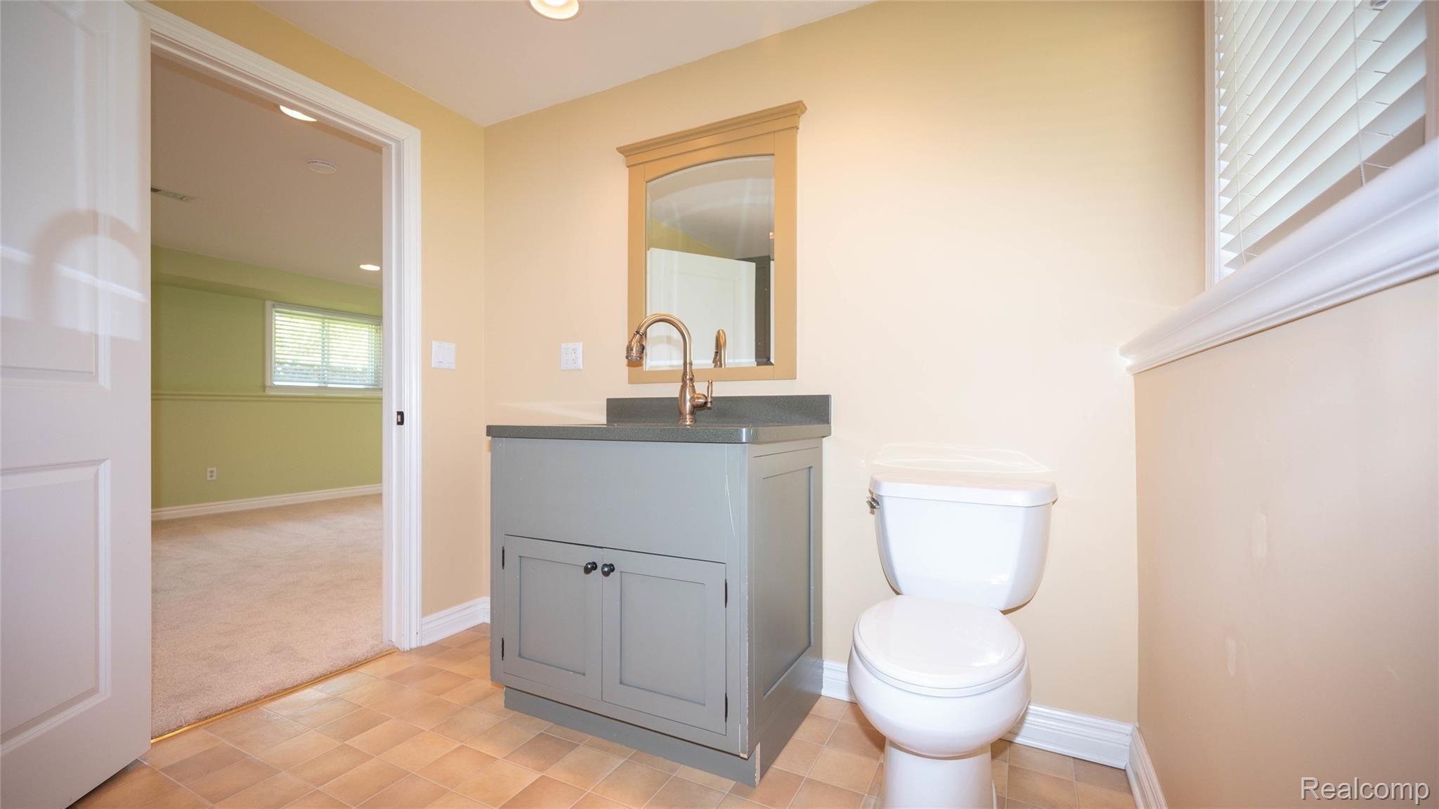 3317 McClure Road Troy, MI 48084 - Photo 32 of 50 047_22 - Copy.jpg