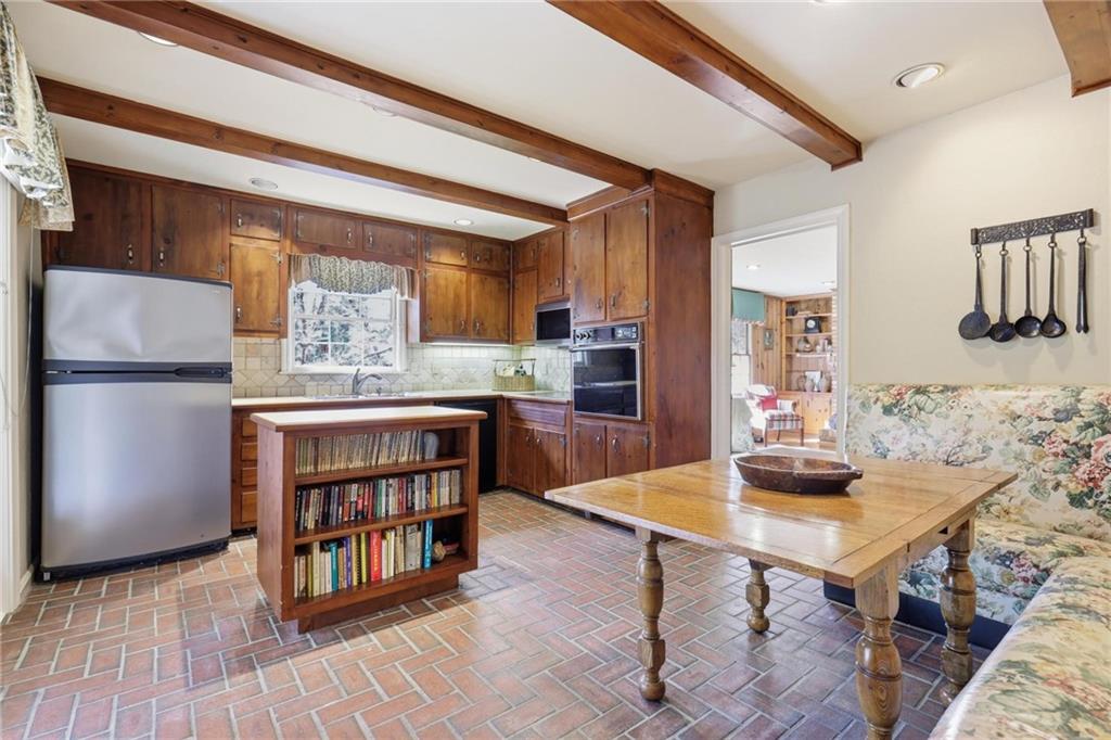 6900 Castleton Drive Northwest Atlanta, GA 30328 - Photo 16 of 42