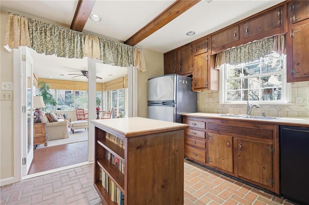 6900 Castleton Drive Northwest Atlanta, GA 30328 - Photo 19 of 42